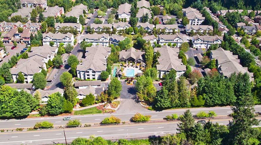 美国郊区住宅区的俯视视图